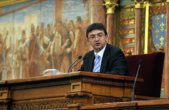 Domokos László fideszes képviselő 2012-ig vezetheti az Állami Számvevőszéket